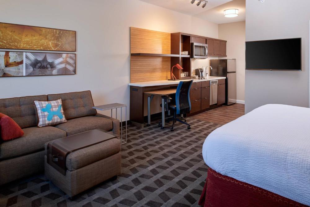 King Studio with Sofa Bed interior